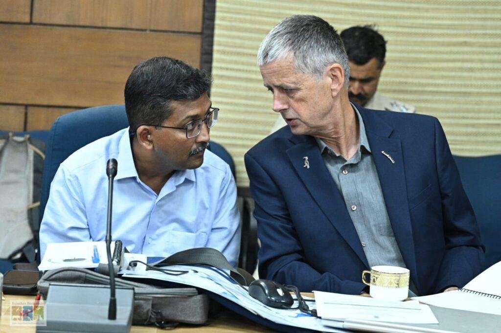 Dr R. Suresh Kumar and Dr Chris Bowden in conversation at the meeting table